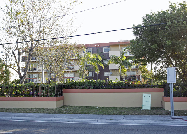 Futura Manor Apartments in Miami, FL - Building Photo - Building Photo