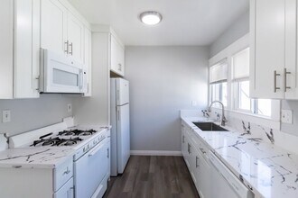 736 Olive Ave in Long Beach, CA - Foto de edificio - Building Photo