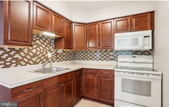 1100 Tyson Ave in Roslyn, PA - Building Photo - Building Photo