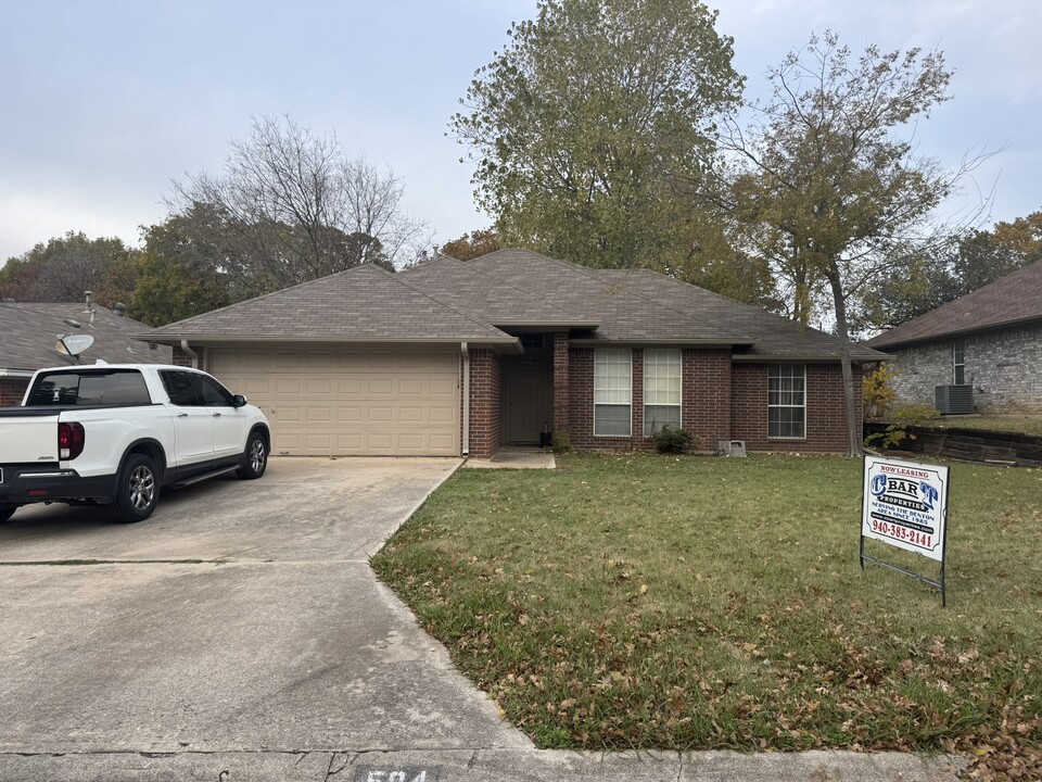 504 Strata Dr in Denton, TX - Foto de edificio