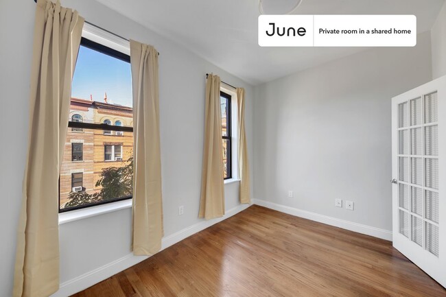 Private bedroom in 4 bed/1 bath Home in New York, NY - Building Photo - Building Photo