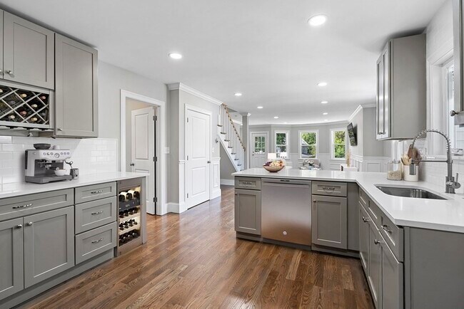 597 Gallivan Blvd in Boston, MA - Building Photo - Building Photo