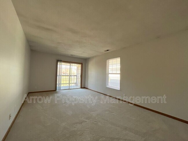 1660 Swanson Dr in Syracuse, NE - Building Photo - Building Photo