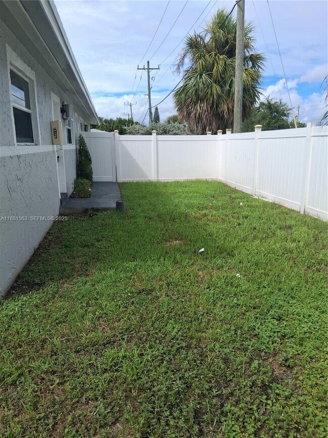 2710 NW 6th St in Pompano Beach, FL - Building Photo - Building Photo