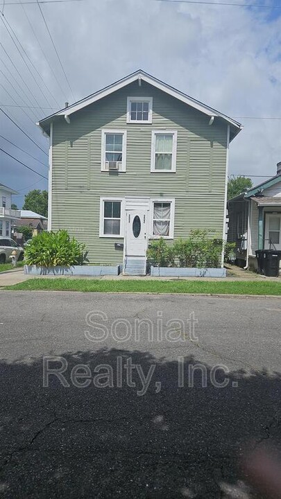 2300 Valence St in New Orleans, LA - Foto de edificio