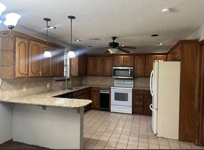 15604 Gaddy Rd in Shawnee, OK - Building Photo - Building Photo