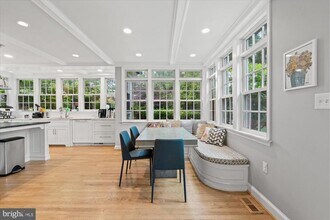 3701 Blackthorn Ct in Chevy Chase, MD - Foto de edificio - Building Photo