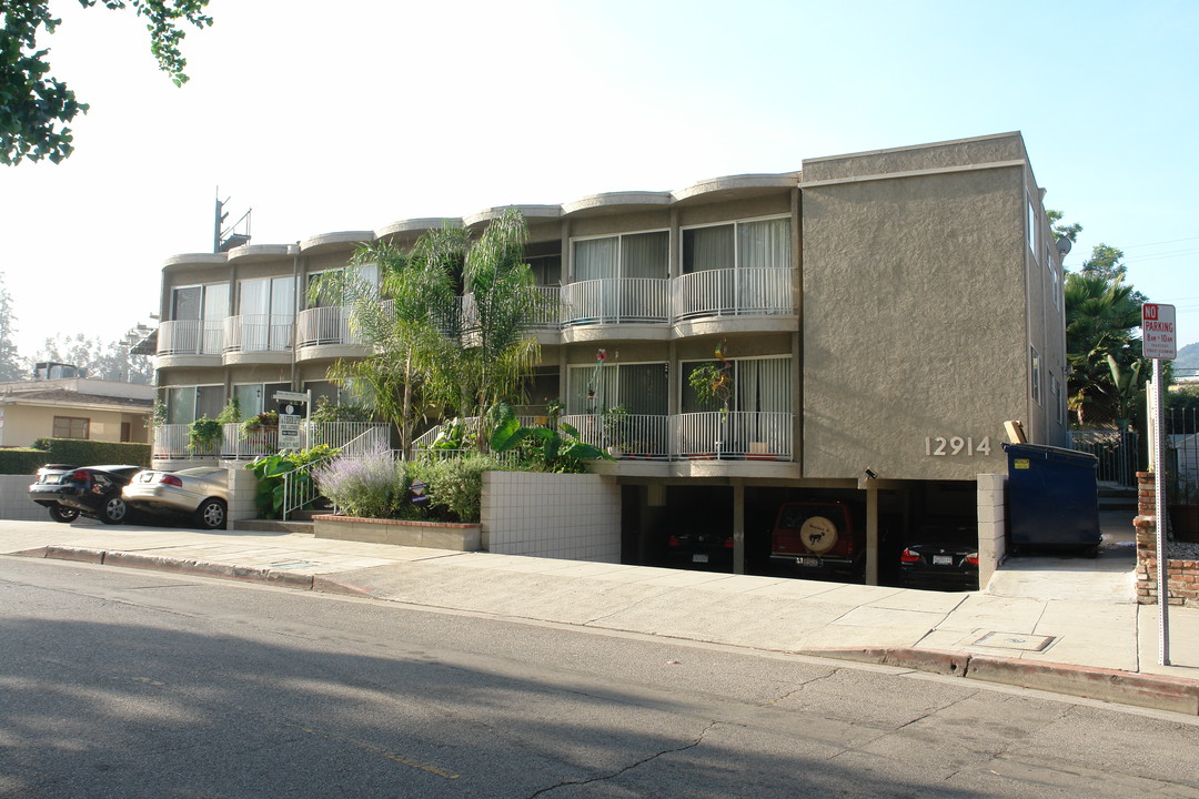 12914 Valleyheart Dr in Studio City, CA - Foto de edificio