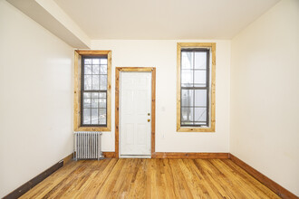 32 Starr St in Brooklyn, NY - Foto de edificio - Building Photo