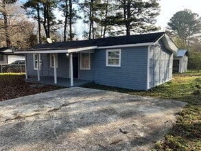 5038 Westbrook Rd in Union City, GA - Building Photo - Building Photo