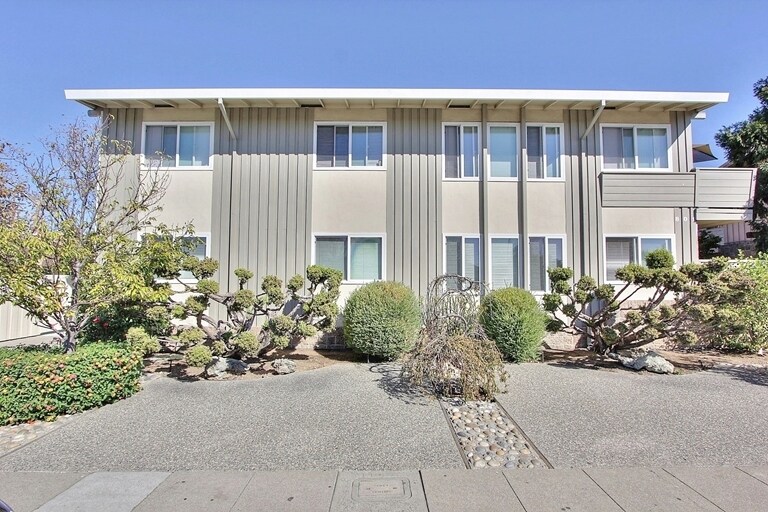 801 Bermuda Dr in San Mateo, CA - Building Photo