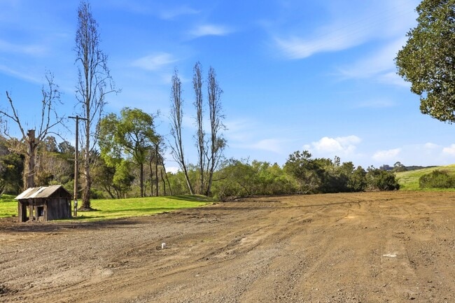 112 Dunbarton Rd in Aromas, CA - Building Photo - Building Photo