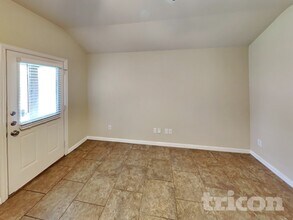 8405 Weeping Cherry Ln in Fort Worth, TX - Foto de edificio - Building Photo