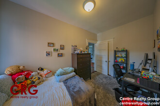 1855 Beacon St, Unit 2 in Brookline, MA - Foto de edificio - Building Photo