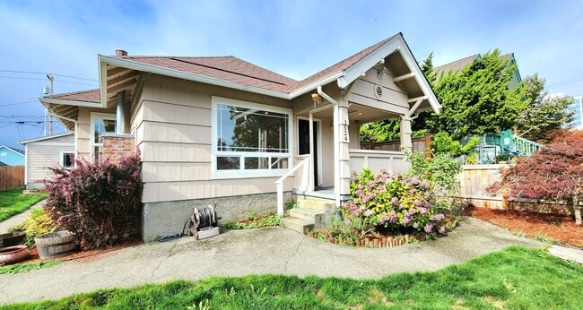 property at 1524 Rockefeller Ave