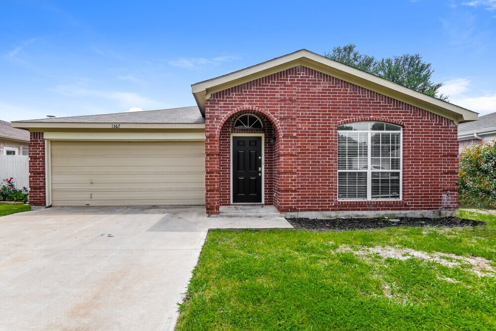 1367 Yorkshire St in Fort Worth, TX - Building Photo