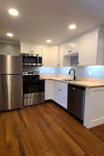 287 Main St, Unit 287 Main Street #1 in Fremont, NH - Foto de edificio - Building Photo