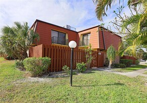 1526 Park Meadows Dr in Ft. Myers, FL - Building Photo