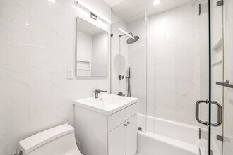 309 E 87th St in New York, NY - Building Photo - Building Photo