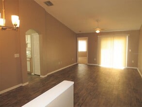 3106 Pine Top Dr in Valrico, FL - Building Photo - Building Photo