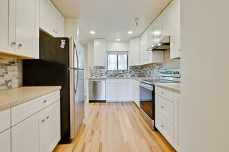 10063 Craft Dr in Cupertino, CA - Building Photo - Building Photo