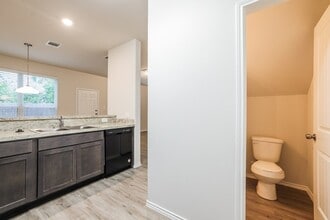 2715 Bouvardia Wy in Houston, TX - Foto de edificio - Building Photo