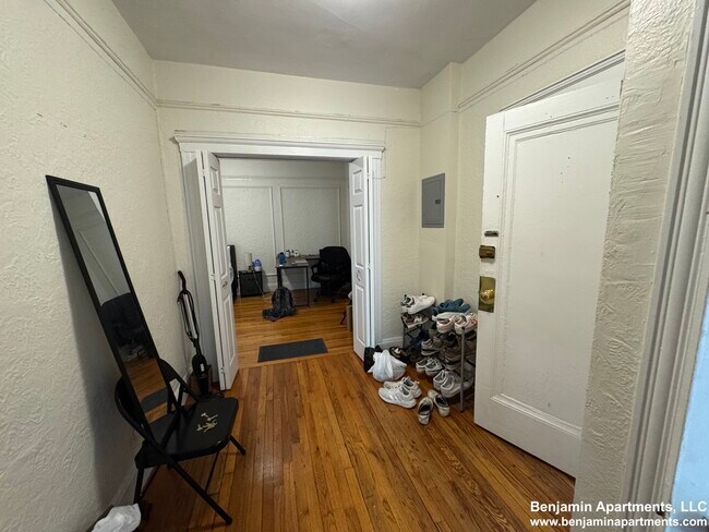 1697 Commonwealth Ave, Unit 9 in Boston, MA - Building Photo - Building Photo