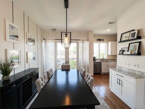 2065 N Kedzie Blvd in Chicago, IL - Building Photo - Building Photo