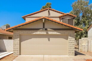 1968 N Lexington Dr in Chandler, AZ - Building Photo