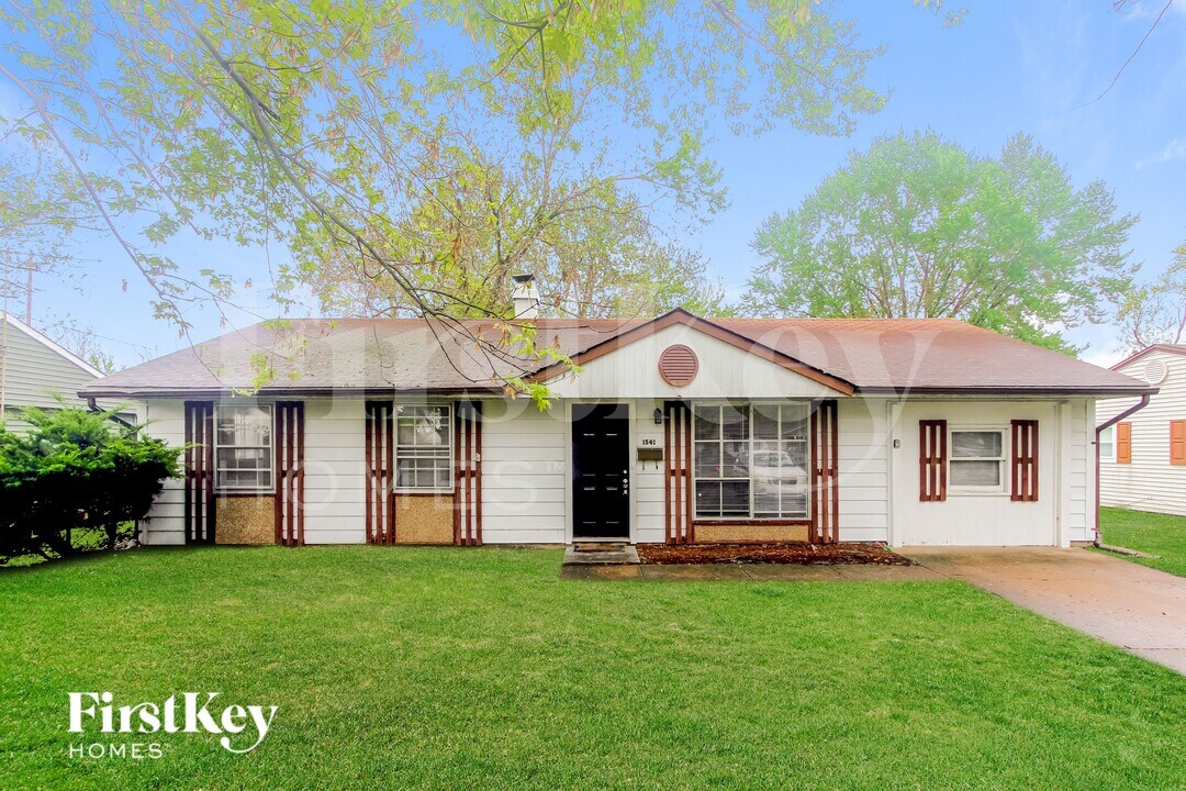 1541 Younce St in Franklin, IN - Building Photo