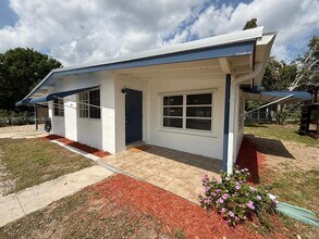 1924 Sunset Dr SW in Vero Beach, FL - Building Photo - Building Photo