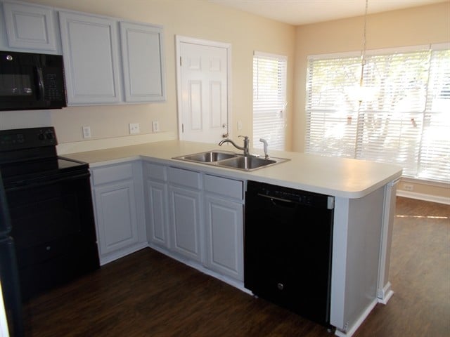 221 Aylesbury Ln in Indian Trail, NC - Foto de edificio - Building Photo