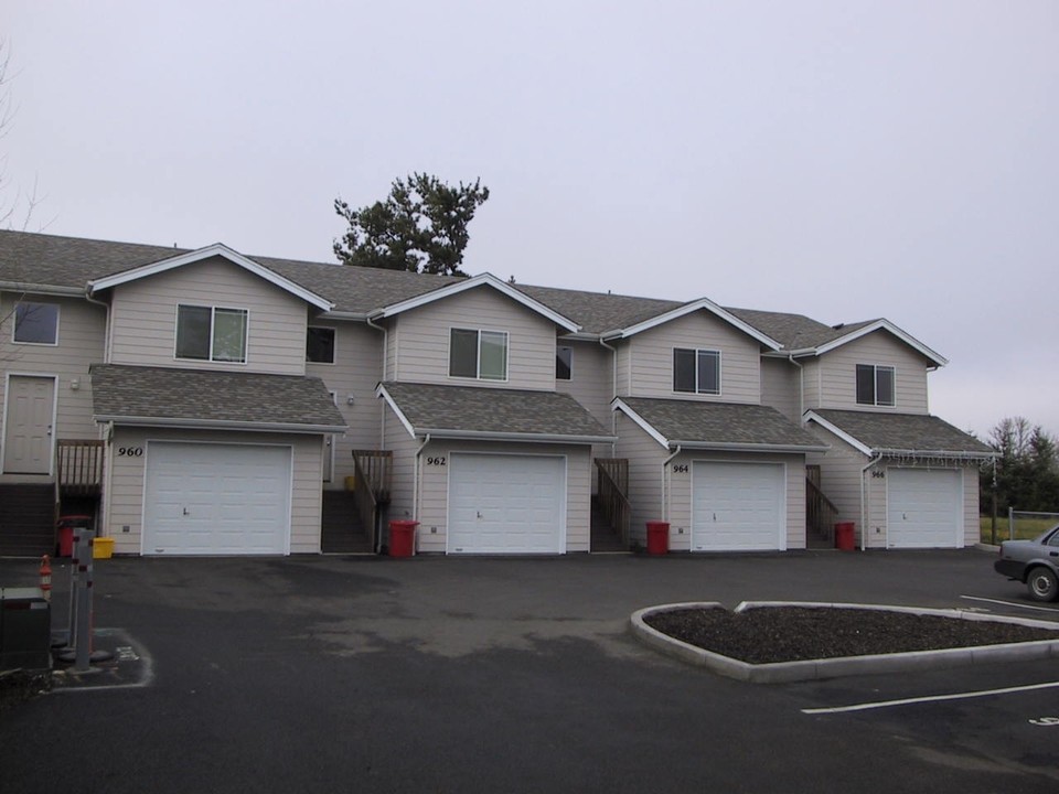 960-970 Monmouth Ave in Monmouth, OR - Building Photo