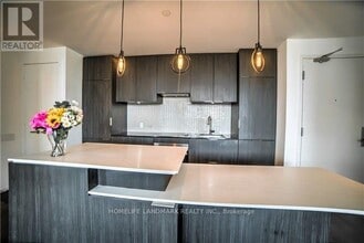 5 St Joseph St in Toronto, ON - Building Photo - Building Photo