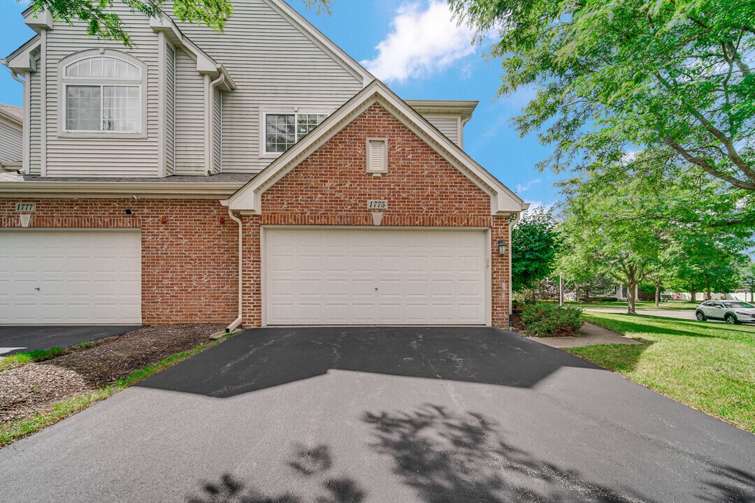 1775 Kelberg Ave in Hoffman Estates, IL - Building Photo