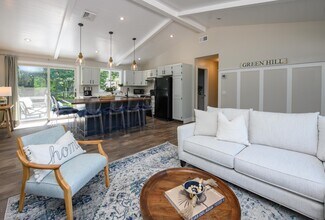 147 Hemlock Rd in South Kingstown, RI - Building Photo - Building Photo