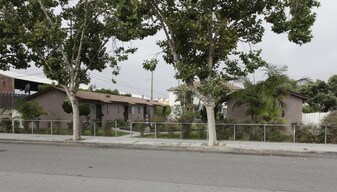 409 S Philadelphia St in Anaheim, CA - Building Photo