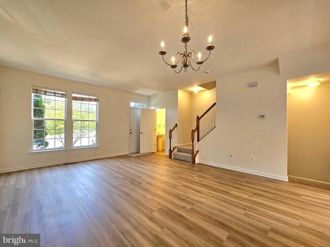15318 Elizabeth Burbage Loop in Woodbridge, VA - Building Photo - Building Photo