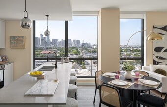 Joule House in Miami, FL - Foto de edificio - Building Photo