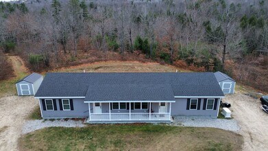 249 Joe Berry Rd in Cornish, ME - Foto de edificio - Building Photo