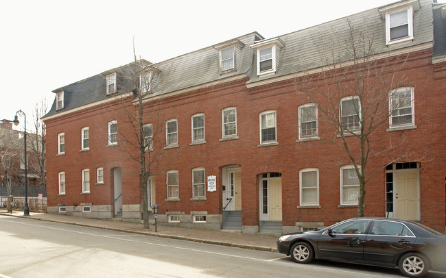 96 W Merrimack St in Manchester, NH - Building Photo - Building Photo