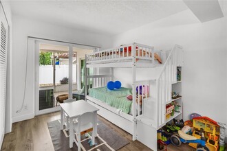 2424 NE 18th Ave in Wilton Manors, FL - Building Photo - Building Photo