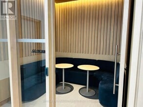 395 Square One Dr in Mississauga, ON - Building Photo - Building Photo