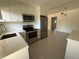 11855 NE 19th Dr in North Miami, FL - Building Photo