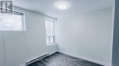 99 Bellevue Ave in Toronto, ON - Building Photo - Building Photo
