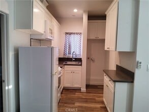 10710 Helendale Ave, Unit P - Unit 308 in Los Angeles, CA - Foto de edificio - Building Photo