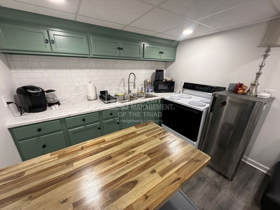 513 S Hawthorne Rd in Winston-Salem, NC - Building Photo