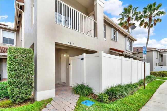 5411 SW 125th Terrace in Miramar, FL - Building Photo - Building Photo