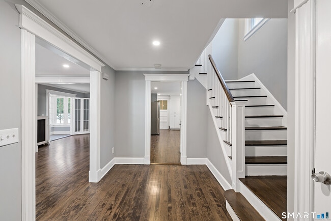 151 Seaside Ave in Stamford, CT - Building Photo - Building Photo