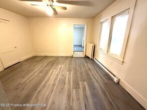 122 Willow St in Dunmore, PA - Building Photo - Building Photo